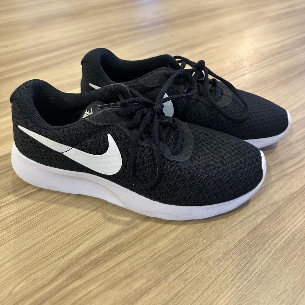 Womens Nike shoe 6.5